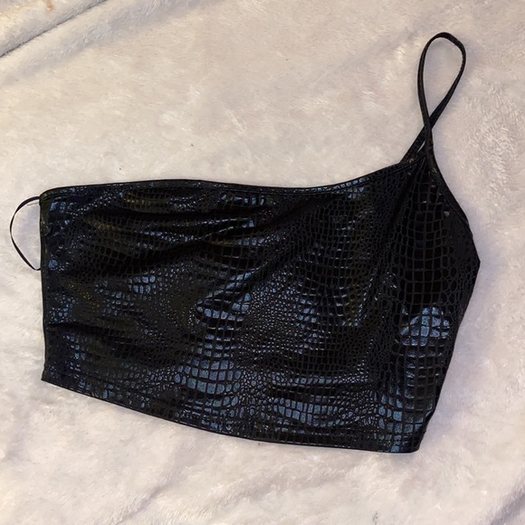 5/$20 one shoulder crop top - Picture 1 of 6